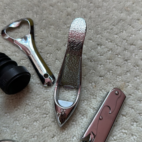 Variety of Bottle Openers and Stopper/Pourer - Picture 5 of 6